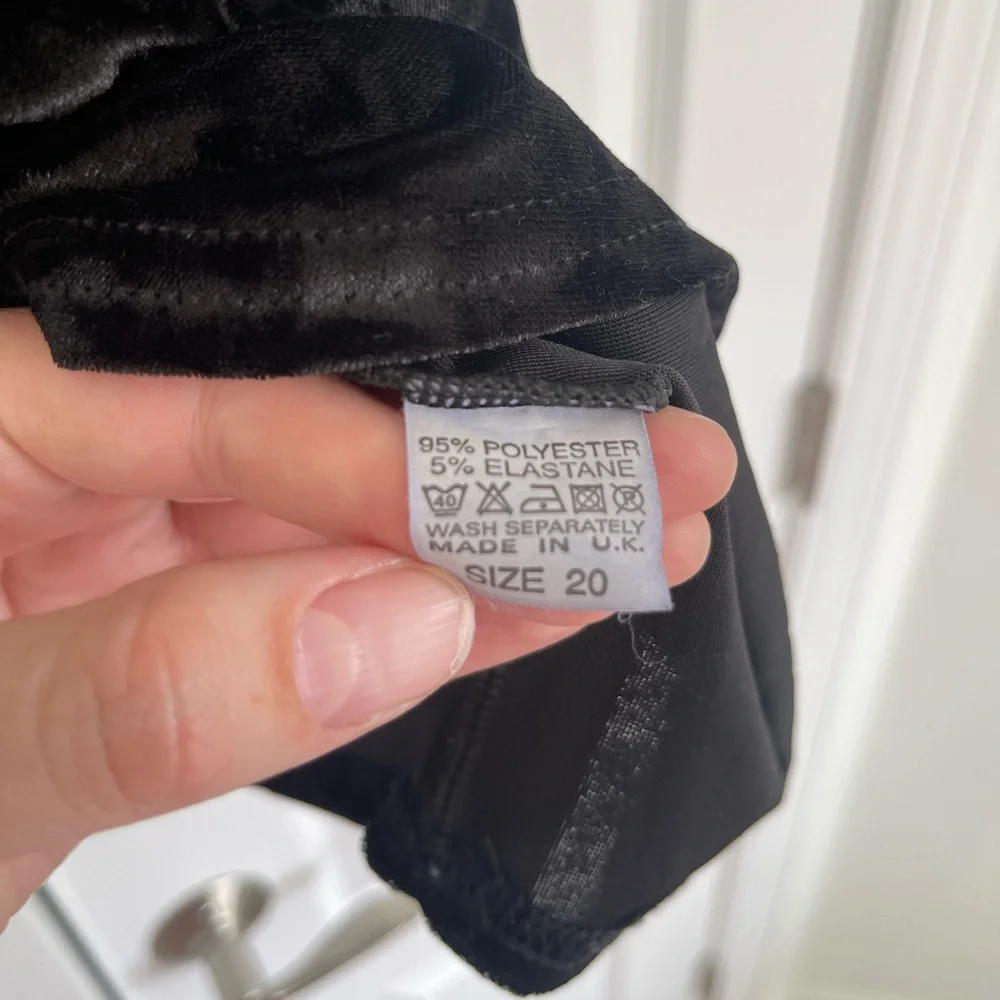 Missguided velvet black v-neck with mock neck size 20 - Picture 3 of 4